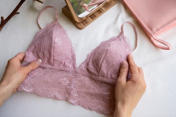 T-shirt bra with firm straps